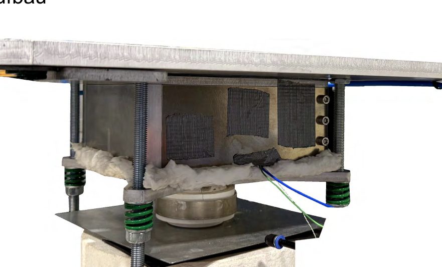 Assembled melt volume flow sensor with magnet carrier and force measurement.