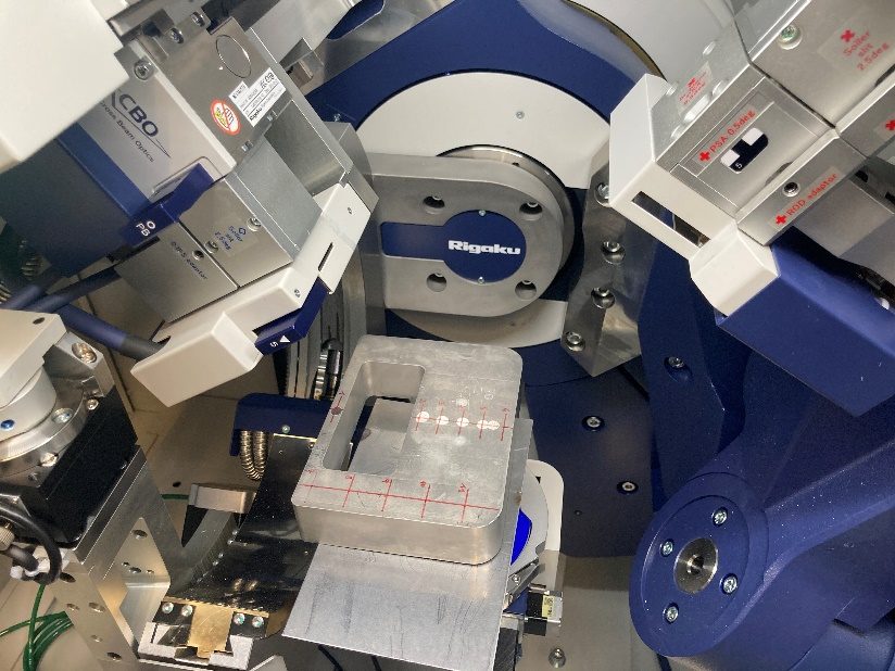 Stress lattice mounted in the large-chamber diffractometer of the X-Ray Center at TU Wien.